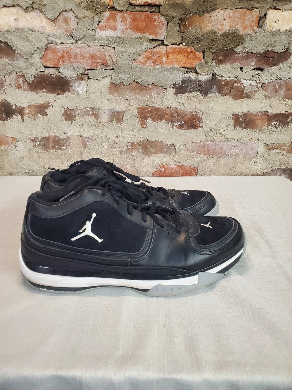 Jordan Mens Sneakers US 12 Black White Zoom Athletic Basketball Shoes 2011